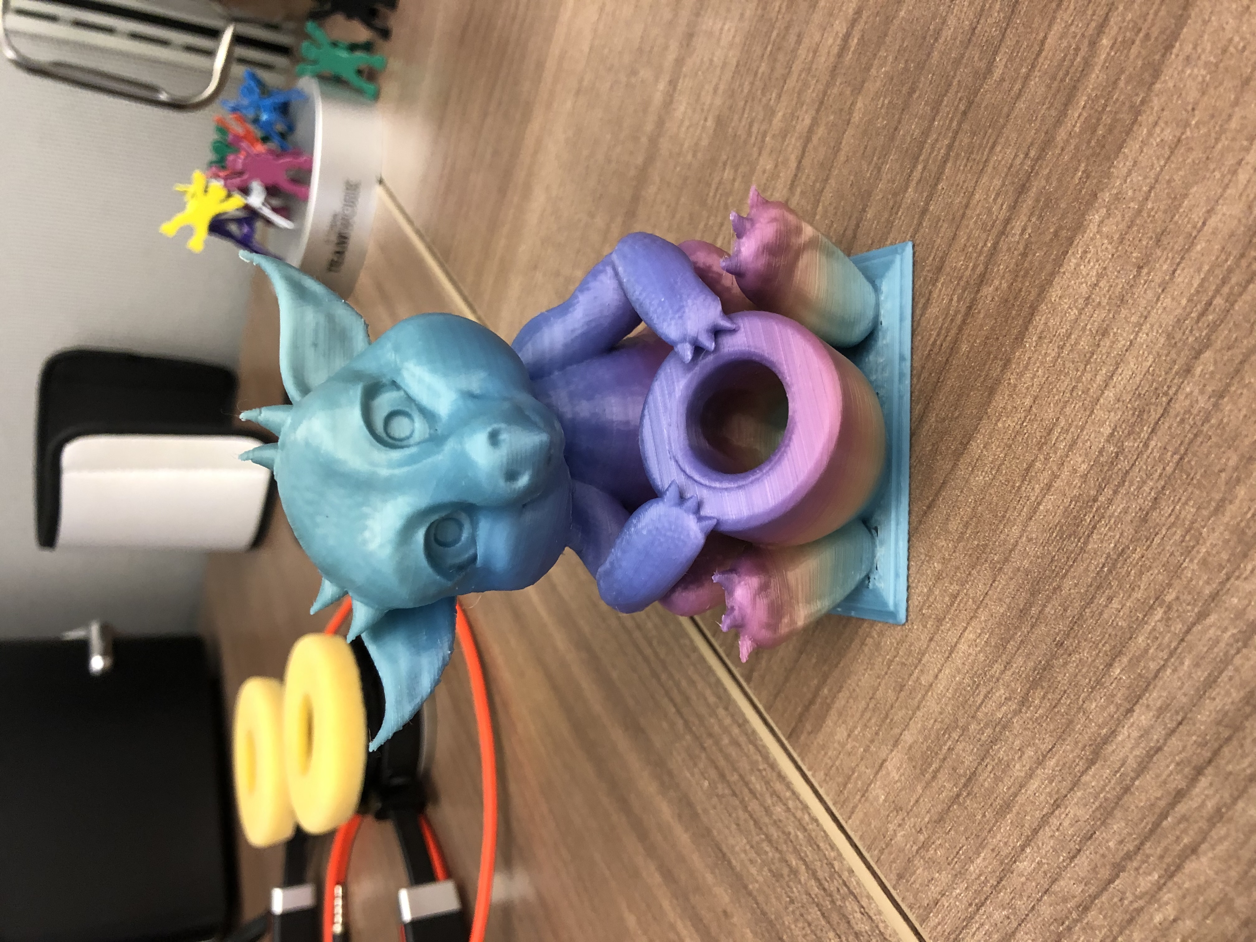 Baby dragon pen holder